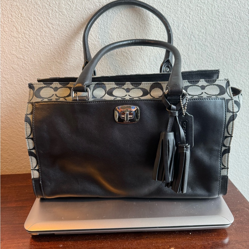 Coach 25371 Legacy Signature Chelsea w/Tags